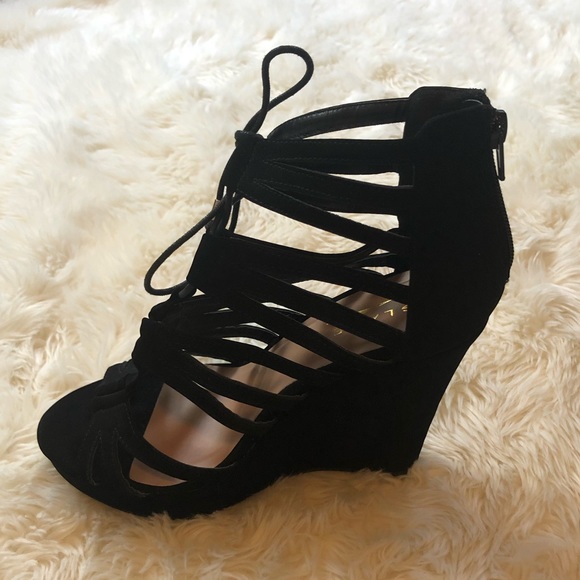 Glaze Shoes - Black gladiator wedges 5 in